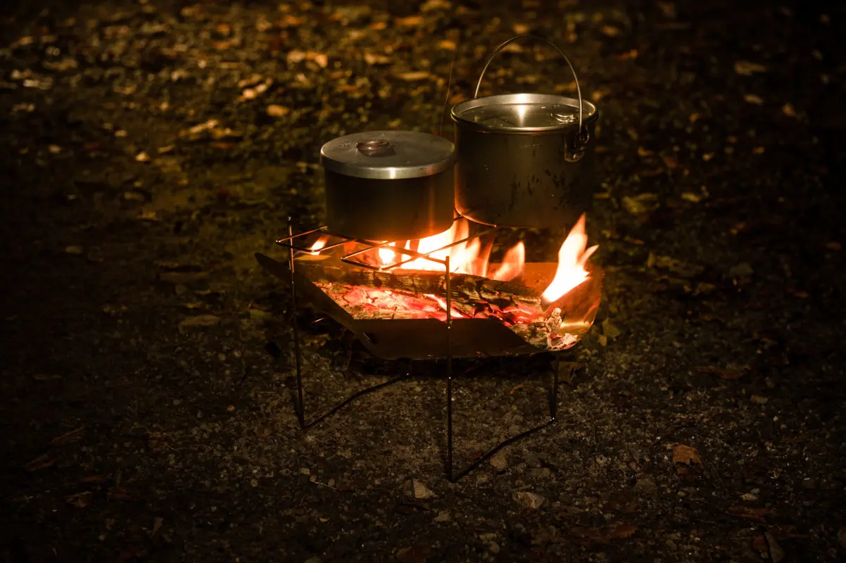 人気の焚き火台「ピコグリル」の魅力！おすすめな使い方をキャンプ場 