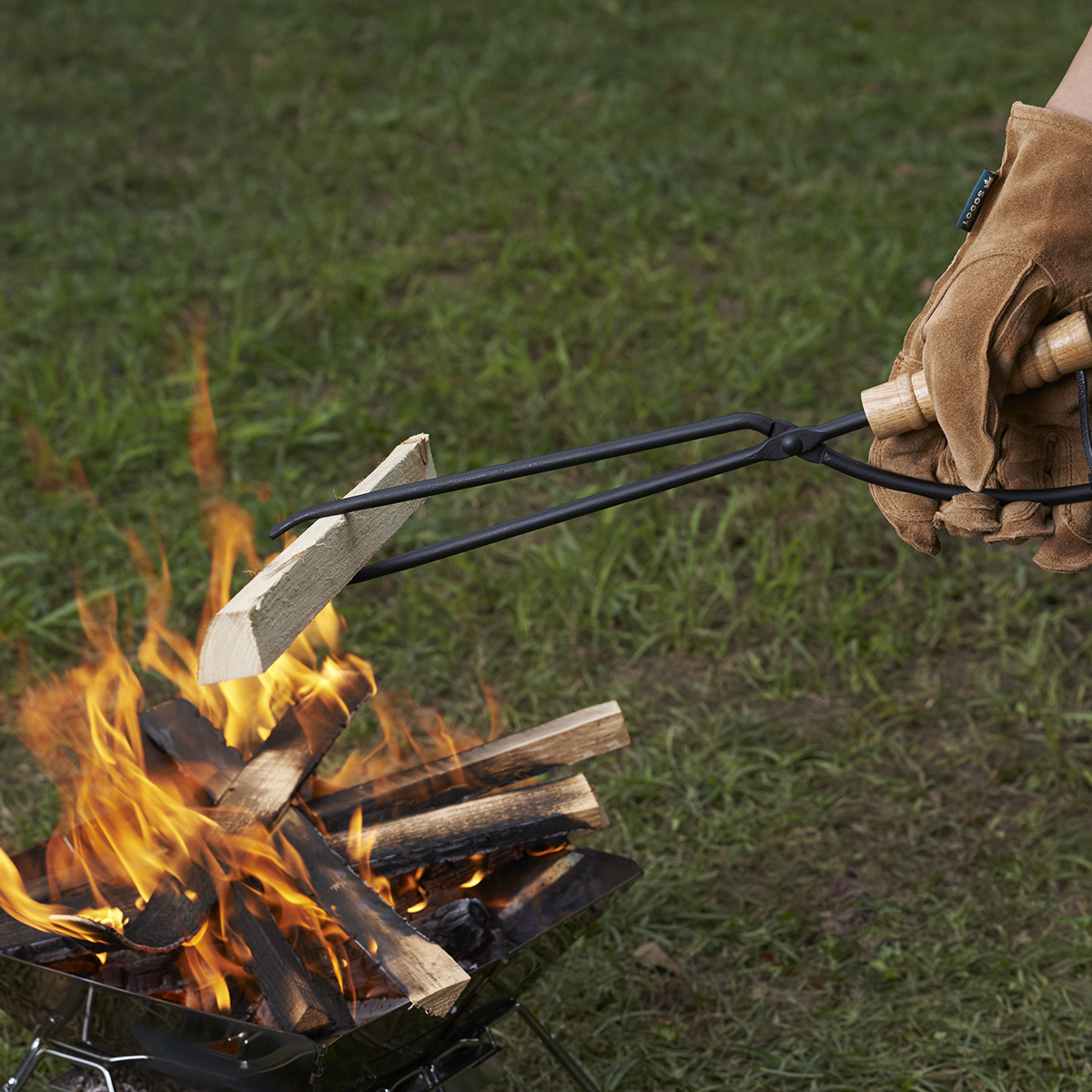 火ばさみおすすめ10選！選び方やメリットなども合わせて紹介【キャンプの焚き火やBBQに】 - Arizine(アリジン)