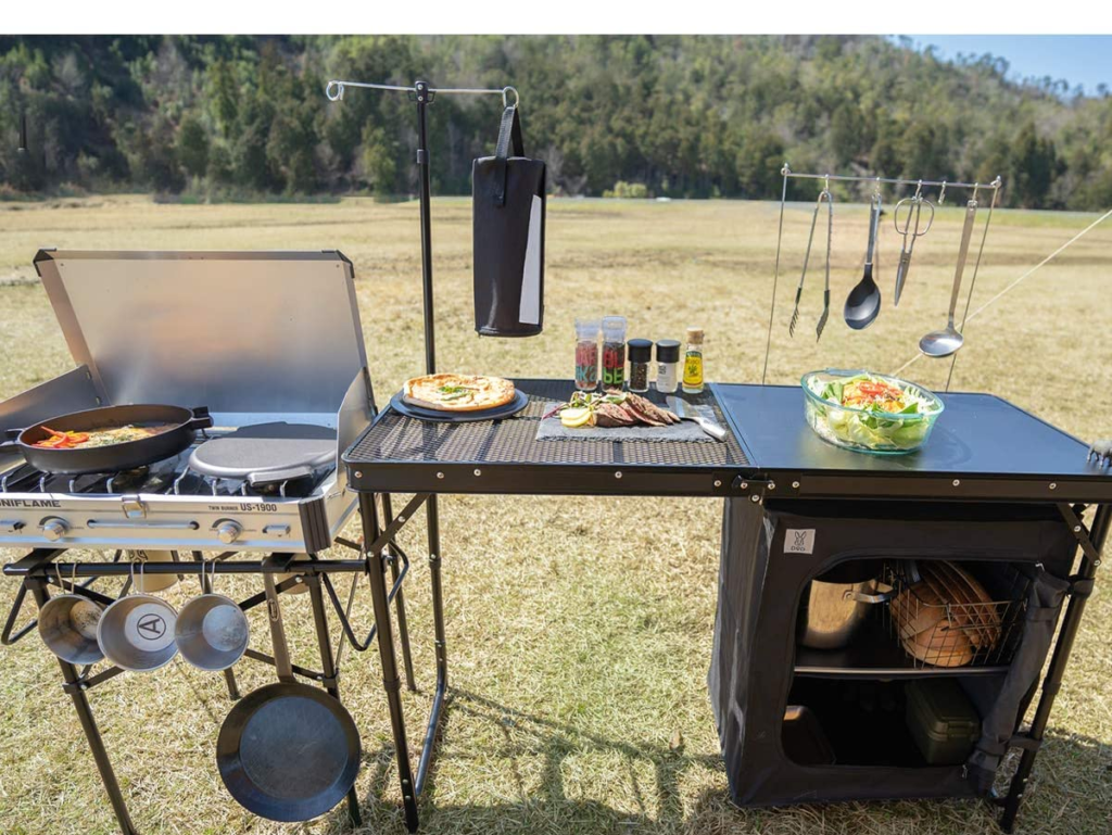 キャンプのキッチン事情！キッチンのレイアウトに必要なアイテムを紹介 Arizine(アリジン)