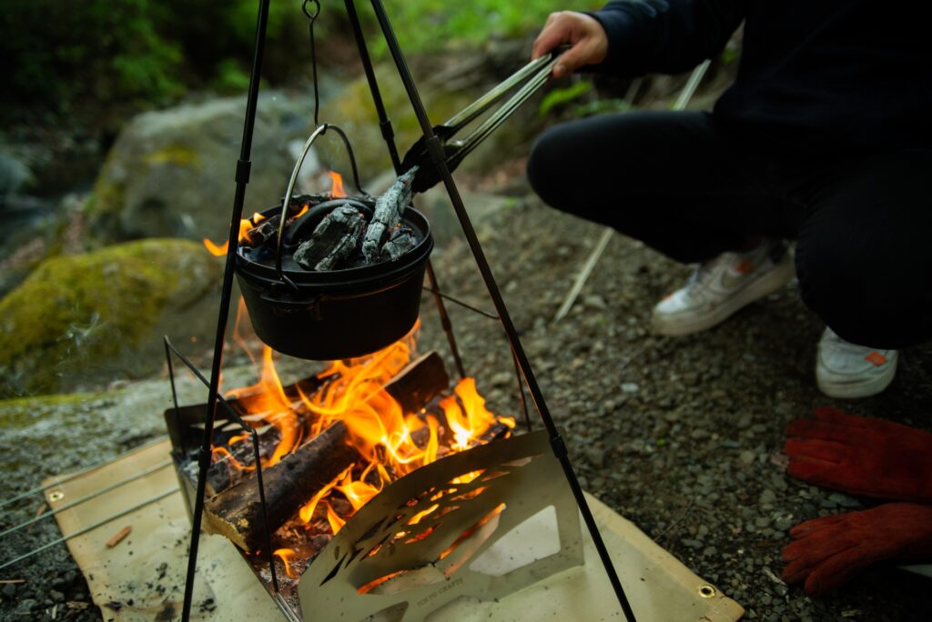 2023】トライポッドおすすめ11選！焚き火で使える三脚を使ってキャンプで直火料理を楽しもう！ Arizine
