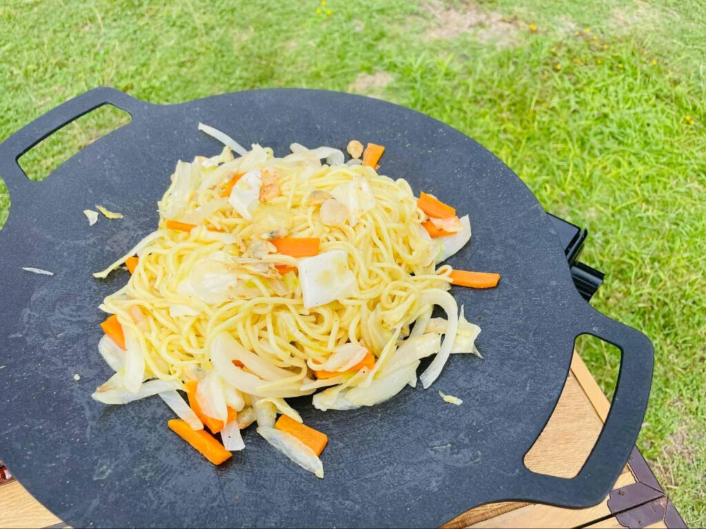 【ごま油とエビの風味が食欲をそそる海鮮塩焼きそば】