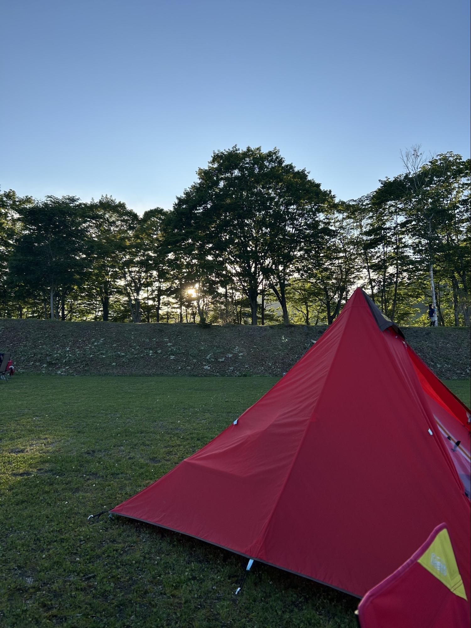 2X2メートルのキャンバスキャンプピラミッドテント屋外または屋内で2人