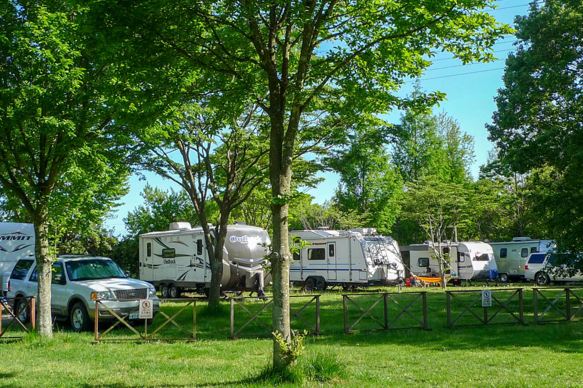 モーターホームプール 有野実苑オートキャンプ場 関東近郊の自然豊かなキャンプ場